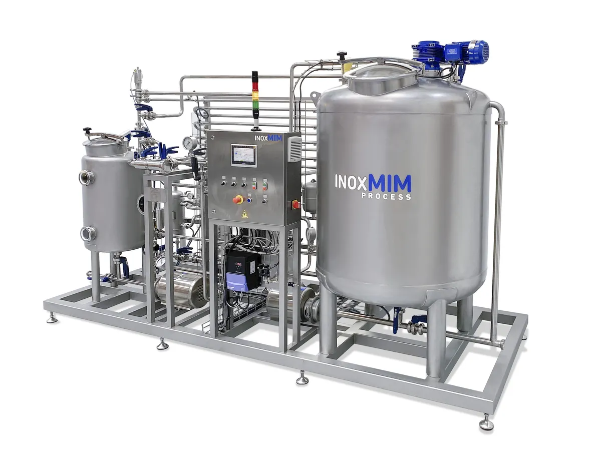 Installation de pasteurisation avec cuve, pompes, échangeur de chaleur et armoire de commande sur châssis